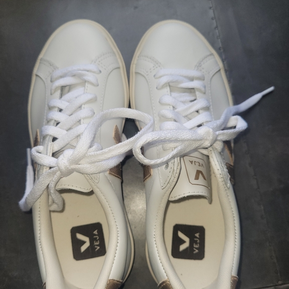 Veja Esplar White and Rose Gold Metallic Platine Size US 4 men  = US 5.5/6 women - Picture 5 of 7